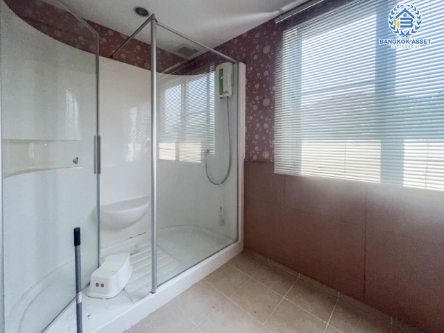 *****บ้านเดี่ยวมือสอง โซนนนทบุรี ม.คาซ่าแกรนด์ ชัยพฤกษ์-แจ้งวัฒนะ เนื้อที่กว้างขวางกว่า 77.40 ตร.ว. ฟังก์ชันครบครัน 3 ห้องนอน 2 ห้องน้ำ 2 ที่จอดรถ บ้านคุณภาพจากแบรนด์ Q.House พร้อมพื้นที่ใช้สอยมากกว่า 245 ตร.ม. ตอบโจทย์ทุกการเดินทางให้ง่ายดายยิ่งขึ้น บนทำเลใกล้รถไฟฟ้าสายอนาคตสายสีชมพู และจุดขึ้นทางด่วน "แจ้งวัฒนะ" จองด่วน!